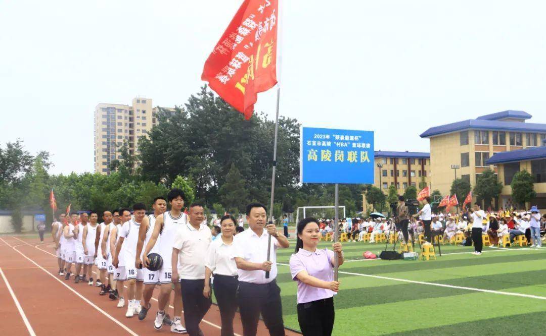 包含瑞士篮球联赛：夺冠热门队伍掀起全民关注热潮的词条