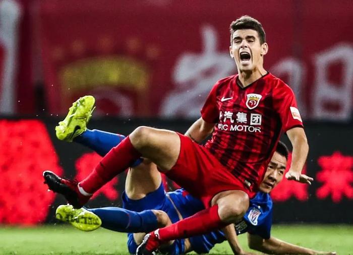 包含上海上港赢得关键胜利，争冠希望渐趋明朗的词条