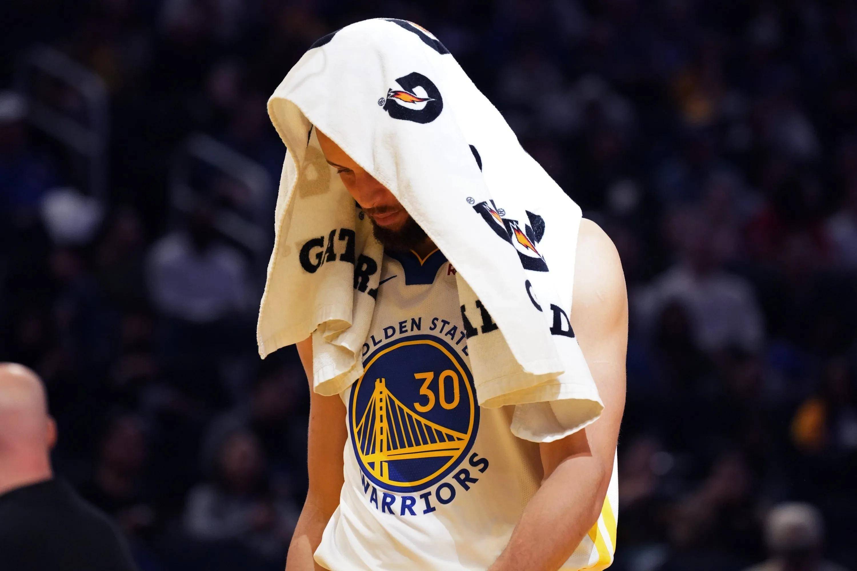 掘金轻松击败森林狼,取得胜利 掘金轻松击败森林狼,取得胜利