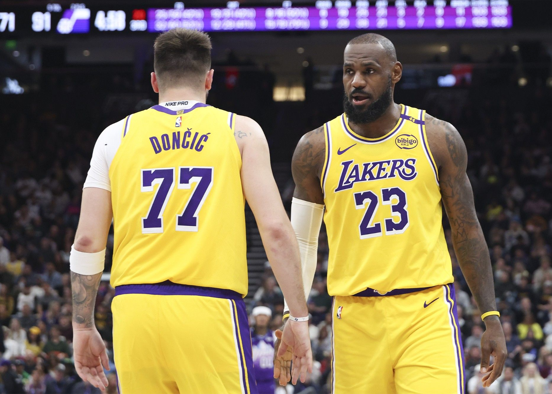 湖人大胜老鹰，詹姆斯砍下30+10+10