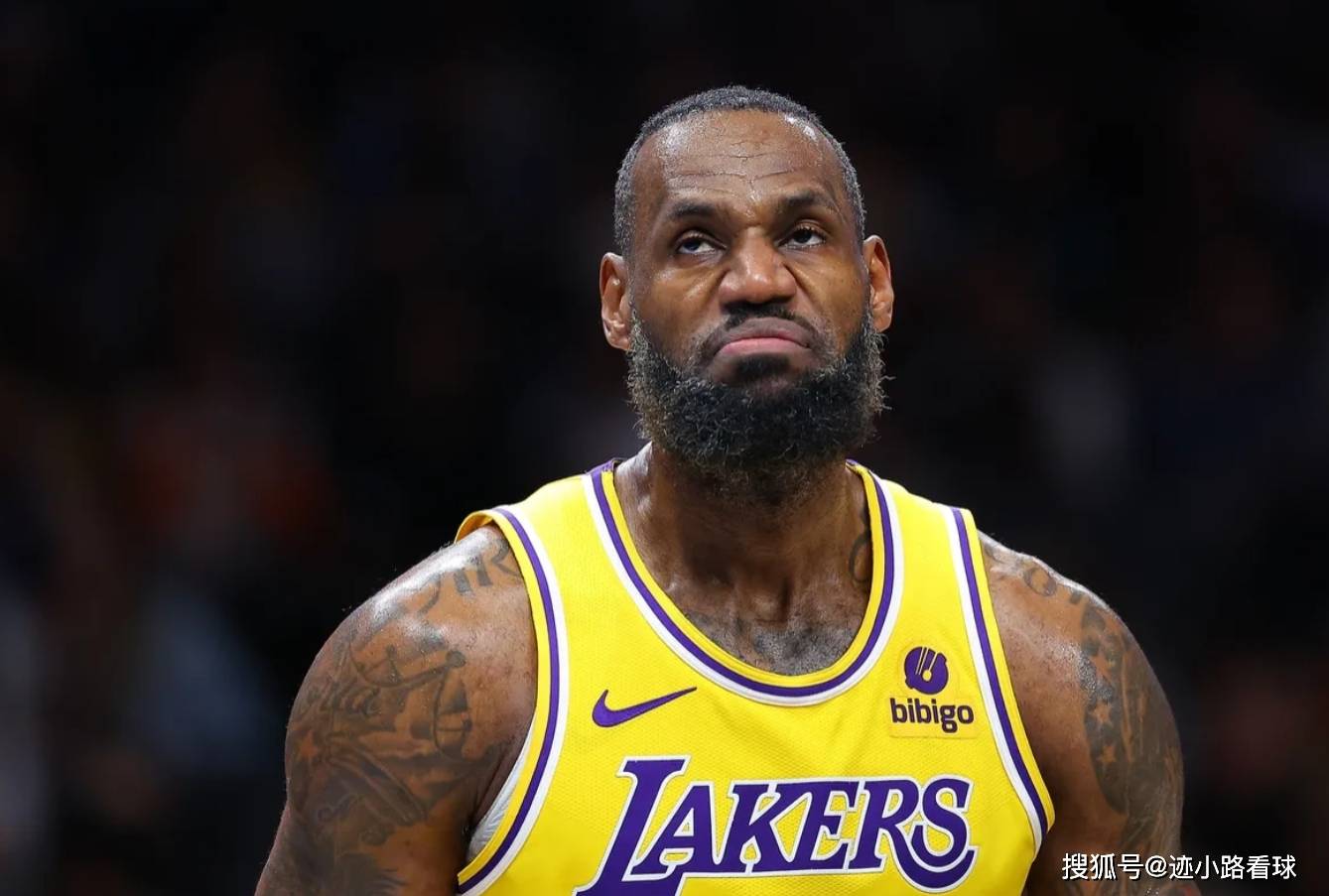 湖人大胜老鹰，詹姆斯砍下30+10+10