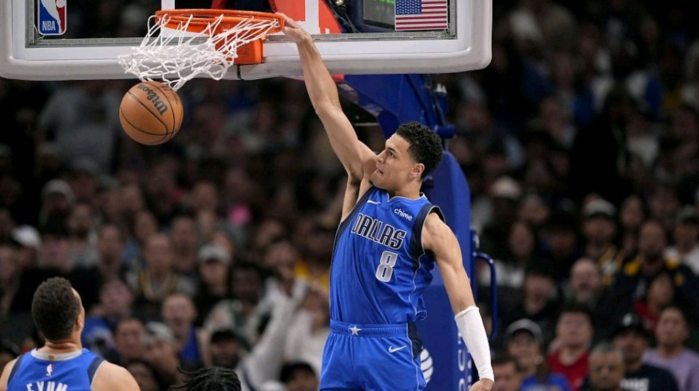 步行者主场胜独行侠终结两连败的简单介绍