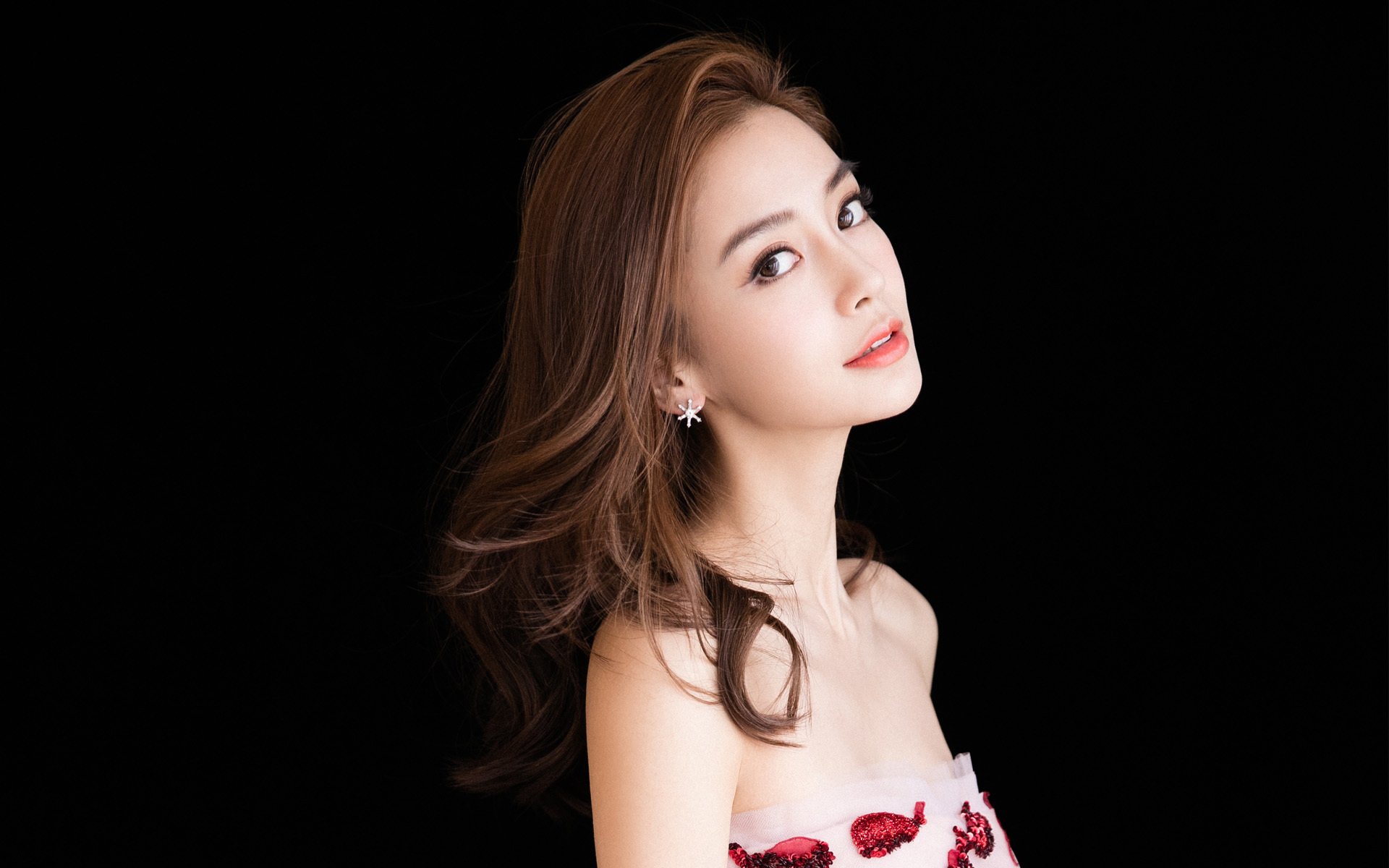 詹姆斯数据封王彰显统治力，猛龙团队风暴轻取雷霆