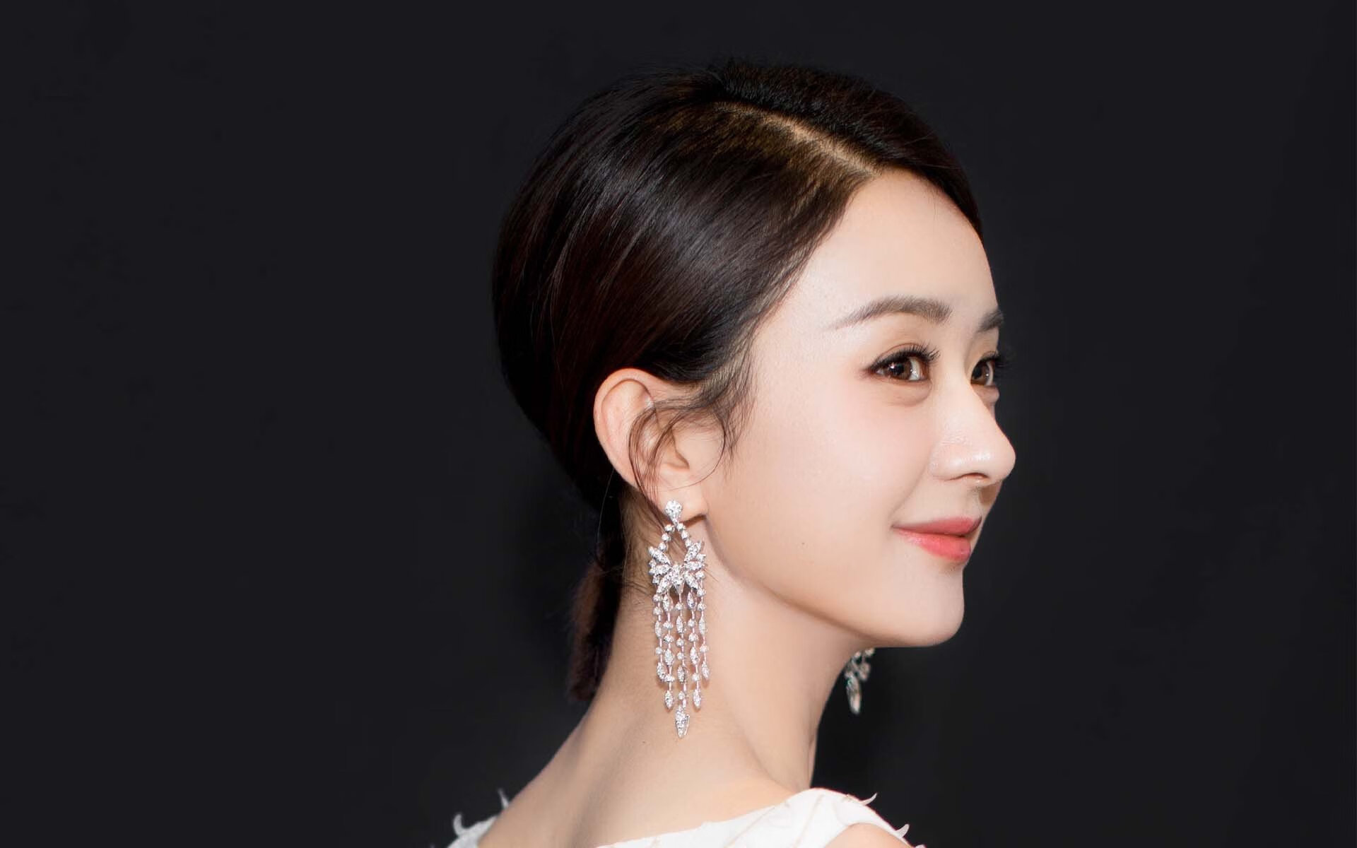 开云APP-奥运周期关键战之夜，奥斯梅恩献上统治级巨星的献礼