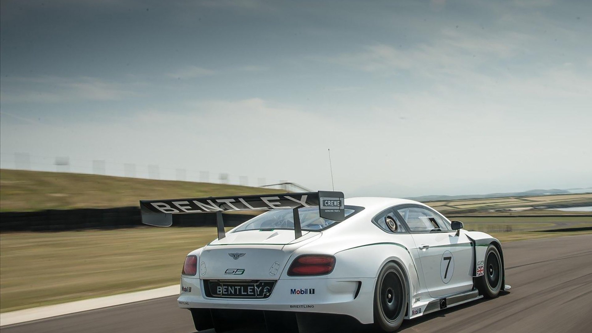 开云体育app-王者归来,C罗压力下的爆发与足球的永恒舞台