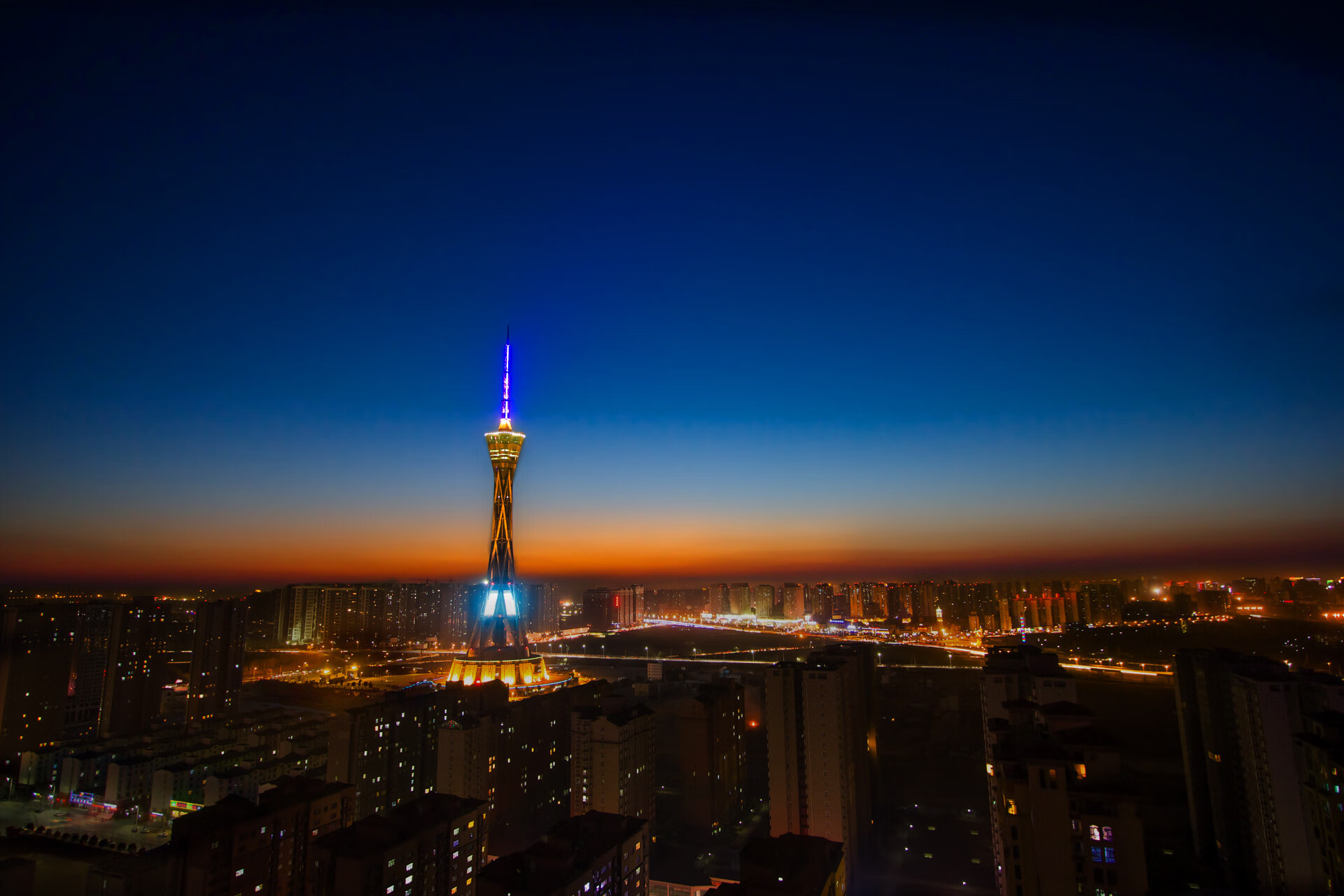 开云官网-英格拉姆狂砍40分创生涯新高，老鹰攻防一体碾碎尼克斯