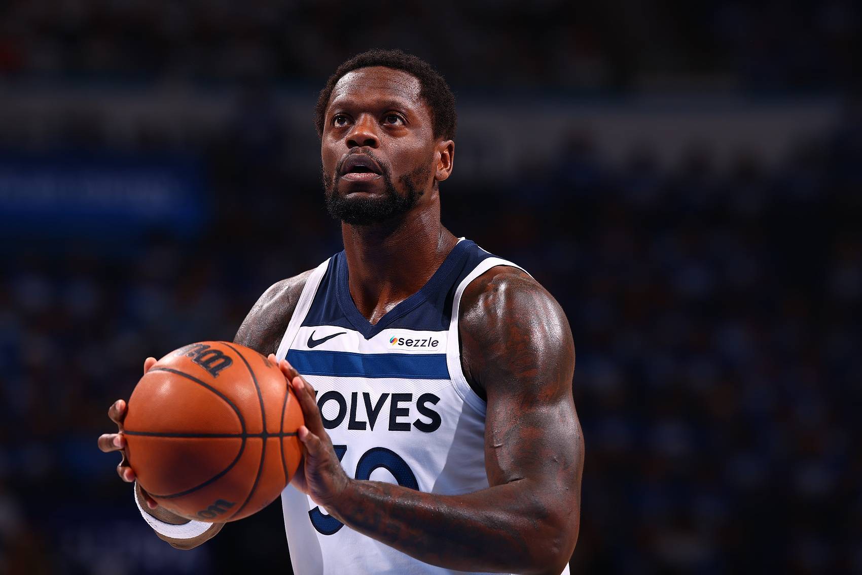 爱德华兹统治全场,雷霆横扫上海队 爱德华兹统治全场,雷霆横扫上海队