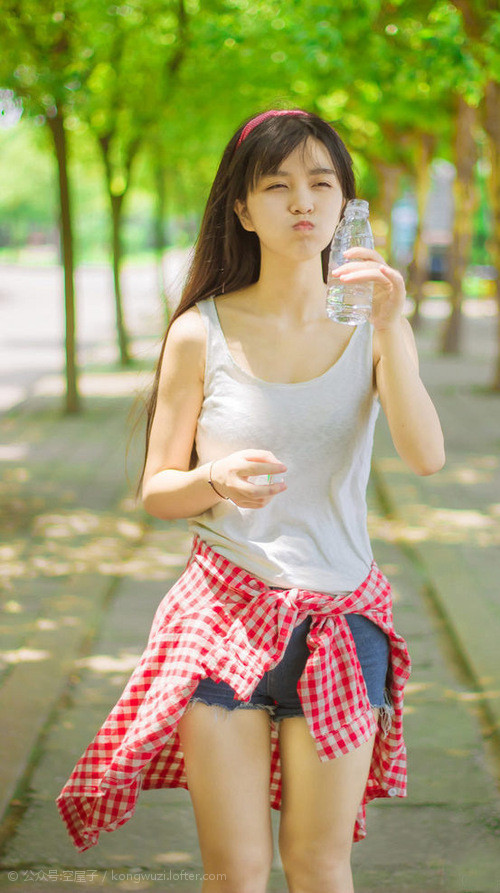 中亚雄鹰展翅，乌兹别克斯坦碾压捷克，奥斯梅恩独舞世界杯焦点战